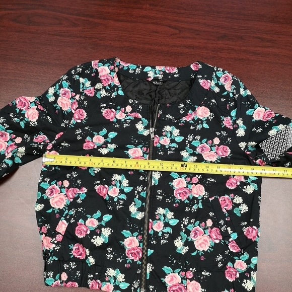 Bomber Jacket - Picture 4 of 5